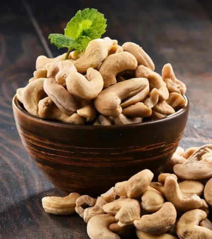 1 KG PACK OF CASHEWS